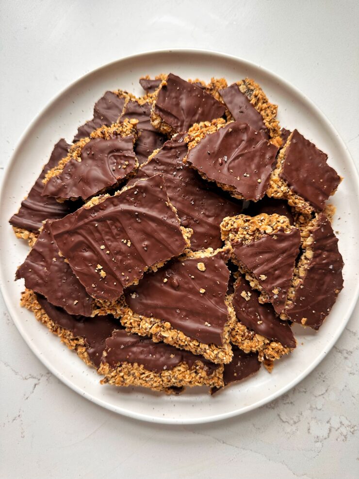 Oh my gosh this Granola Bark is my favorite think! Peanut Butter Cup Granola Bark is perfect for snacking, breakfast, dessert, any time of the day. It is gluten-free, vegan and incredibly easy to make.