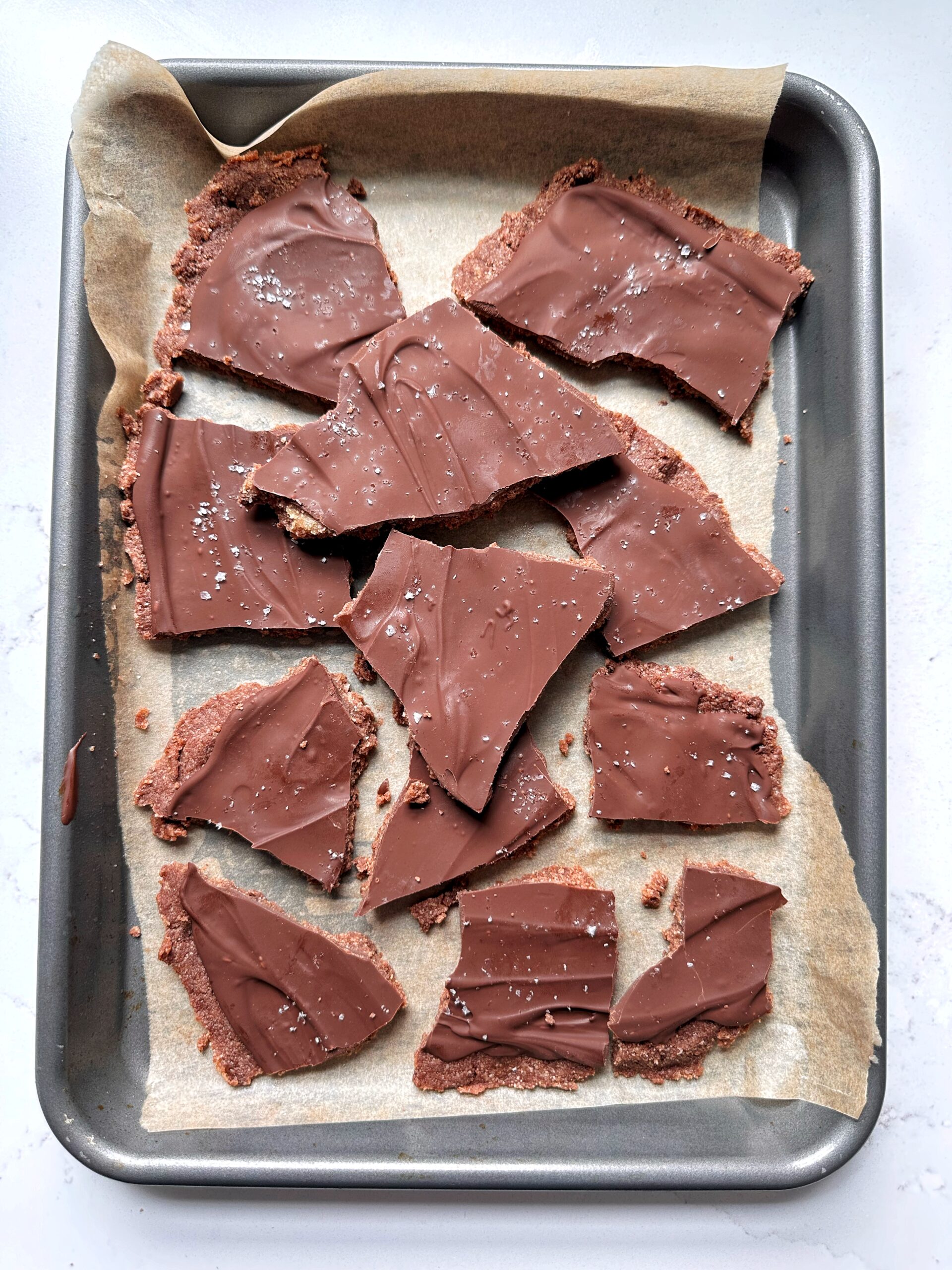 5-ingredient Brownie Batter Bark (gluten-free) - rachLmansfield