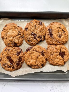 The best Flourless Peanut Butter Chocolate Chip Cookies made with all gluten-free, dairy-free ingredients and no refined sugars. Truly a cookie recipe anyone can bake.