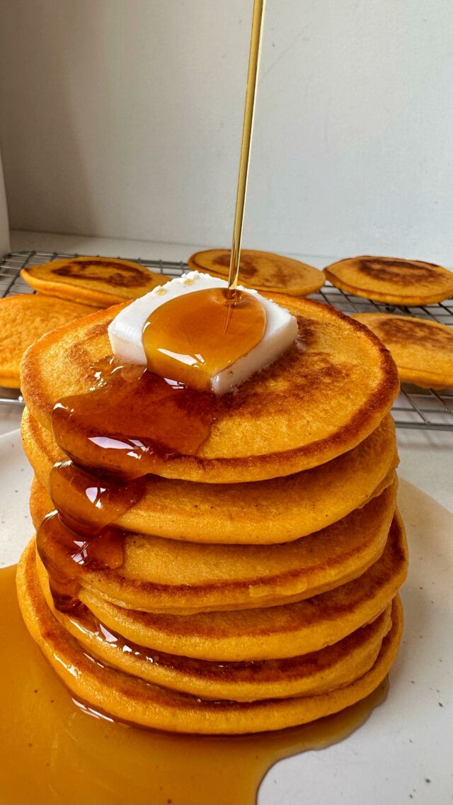 follow @rachlmansfield for more🫶🏻 

PUMPKIN COTTAGE CHEESE PANCAKES!🎃🥞i am in a very exclusive relationship with these pancakes right now😆as is my 9 month old who cannot get enough of these! inspired by my viral cottage cheese pancakes - these are insanely good!! they’re fluffy, get crispy edges and the pumpkin and cinnamon addition is🤌🏻not to mention these are also gluten-free and nut-free!

*SAVE* this recipe to try for breakfast, lunch or dinner (love a good breakfast for dinner night!) and if you don’t love cottage cheese .. i can promise you don’t taste it! such a great way to add in protein to your pancakes too. comment “PANCAKES” below and i’ll DM you the recipe too😍

INGREDIENTS:
4 eggs (i don’t recommend flax eggs here)
1 cup cottage cheese
½ cup pumpkin puree
3 tablespoons pure maple syrup, plus more for serving
1 teaspoon vanilla extract
1 cup gluten-free all purpose flour or regular flour
½ tablespoon baking powder
½ teaspoon cinnamon
any desired mix-in’s like chocolate chips or anything!

COMMENT “PANCAKES” and i’ll message you full recipe instructions too!
.
.
.
#rachleats #pumpkin #pumpkinpancakes #glutenfree #glutenfreerecipes #cottagecheese #cottagecheesepancakes #easyrecipes #toddlermeals #wholefoods #healthyfood