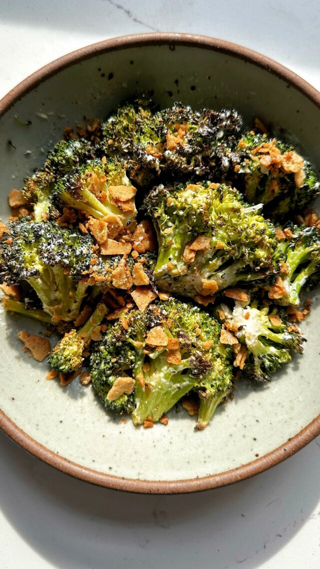 ROASTED BROCCOLI CAESAR SALAD!!!🥦i never thought i would actually crave broccoli until i ate this dish guys. and this coming from the girl who does not usually love broccoli anything😳i am obsessed with how this recipe turned out and even more so how easy it is to make. it’s such a good side dish to make and i use my high-protein caesar dressing for it💯

*SAVE* this recipe to try soon and comment “BROCCOLI” and I’ll message you how to make this. i love adding some toasted gf breadcrumbs or crushed up crackers on top for the crunch factor too👌🏻

INGREDIENTS:
broccoli florets
olive oil
gluten-free breadcrumbs
parmesan cheese
caesar dressing

COMMENT “BROCCOLI” and i’ll DM you how to make this. and the high-protein caesar dressing too. i hope you love it❤️
.
.
.
#rachleats #broccoli #healthyfood #healthyrecipes #healthyeating #glutenfree #glutenfreerecipes #glutenfreefood #easyrecipeideas #easyrecipes #wholefoods