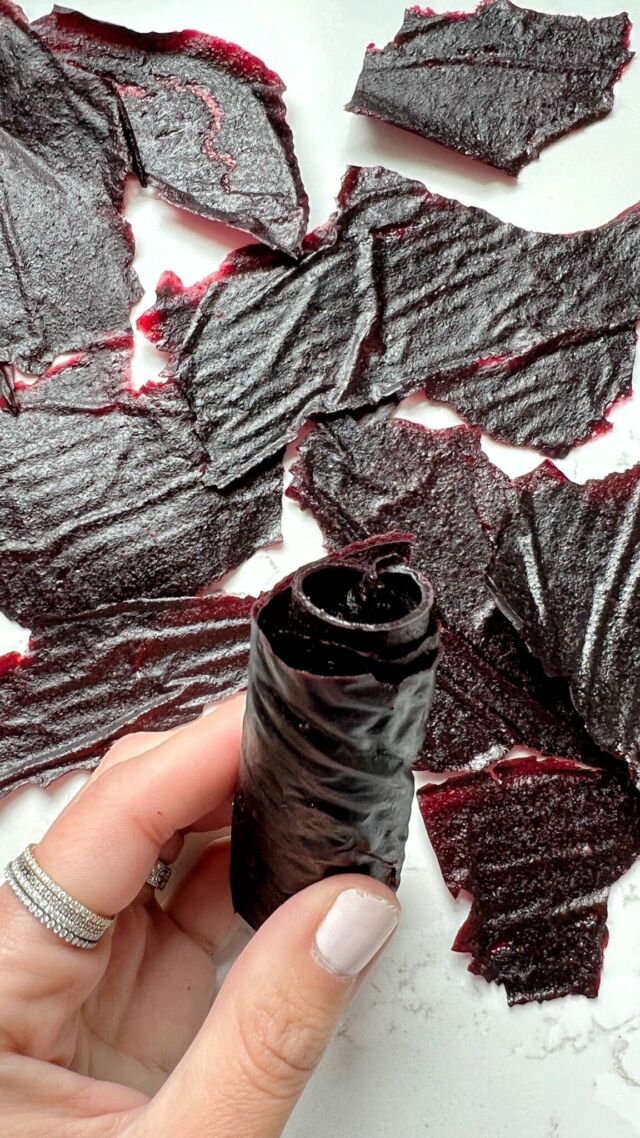 @rachlmansfield 💫EPISODE 4 OF MY “BETTER THAN STORE BOUGHT” SERIES. today we are making HOMEMADE FRUIT ROLL UPS!! 🍓🫐👌🏻these are made with literally 3 ingredients: strawberries, blueberries and lemon!!! i love all things fruit roll ups and these are a must-make if you or your kids love fruit roll ups too. they’re sweetened with just fruit and they are just so good. never in a million years think i’d make my own. but ever since i made these couple of years ago, they have been on the rotation💁🏻‍♀️

*SAVE* this recipe to try soon and comment “FRUIT” and I’ll message you how to make these. i don’t recommend using frozen fruit here - just fresh! let me know if you try them too👋🏻you can add a little sugar if you want sweeter. cane sugar, maple syrup or honey all work (adjust to taste)

INGREDIENTS:
strawberries 
blueberries
lemon

COMMENT “FRUIT” and i’ll DM you full recipe or head on over to: https://rachlmansfield.com/healthy-homemade-fruit-roll-ups/

don’t forget to follow for more recipe ideas💫
.
.
.
#rachleats #fruitleather #fruitrollup #fruitrollups #glutenfree #glutenfreerecipes #glutenfreefood #wholefoods #veganrecipes #veganfood #healthyeating #healthyfood #easyrecipes