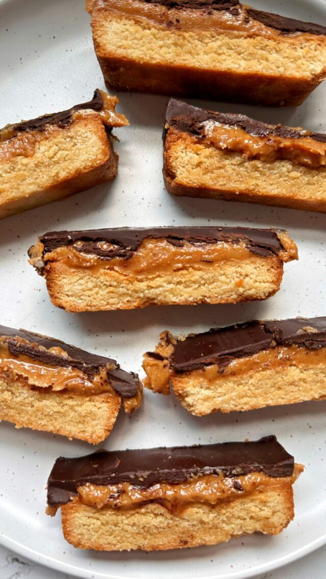 EPISODE 5 OF MY “BETTER THAN STORE BOUGHT” SERIES. today we are making our own TWIX BARS! these are one of the top recipes on my blog and a family favorite⭐️⭐️⭐️⭐️⭐️ a shortbread cookie base with homemade “caramel” center and dark chocolate on top. bonus if you add flakey sea salt too👌🏻

*SAVE* this recipe to try soon and comment “TWIX” and i’ll message you how to make it. they’re such a good one to even double if you want to keep some in the freezer. they last up to 2 months but you’ll devour a batch much much sooner😆they’re vegan, gluten-free, grain-free and seriously too good💯

INGREDIENTS:
almond flour
maple syrup
creamy nut butter
dark chocolate
coconut oil

COMMENT “TWIX” and i’ll DM you how to make these or head on over to: https://rachlmansfield.com/the-best-gluten-free-twix-bars/

don’t forget to follow for more recipe ideas💫
.
.
.
#rachleats #twixbars #glutenfree #glutenfreevegan #glutenfreerecipes #glutenfreefood #healthyfood #healthyeating #healthyrecipes #veganrecipes #dessertideas #desserttime