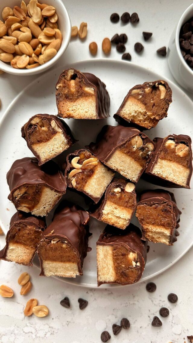 @rachlmansfield 💫EPISODE 8 OF MY “BETTER THAN STORE BOUGHT” SERIES. today we are making HOMEMADE SNICKERS!!!! yes, like the wrapped candy bars we all know and love. and the candy bar i grab basically everyday from my freezer. i almost don’t want to tell you these are vegan, gluten-free and grain-free because they’re too damn good and even if labels like that don’t matter to you - you will love these.

*SAVE* this recipe to try soon and comment “SNICKERS” and ill message you how to make these. the nougat  base with caramel, peanuts and chocolate coating is just incredible and i’m obsessed with making them!

INGREDIENTS:
almond flour
medjool dates
coconut oil
maple syrup
creamy nut butter
peanuts
chocolate chips 

COMMENT “SNICKERS” and ill DM you how to make these or head on over to: https://rachlmansfield.com/copycat-vegan-snickers-candy-bars-grain-free/

don’t forget to follow for more recipe ideas💫
.
.

.
#rachleats #snickers #glutenfree #glutenfreefood #glutenfreerecipes #glutenfreevegan #healthyrecipes #healthyeating #desserttime #easyrecipes